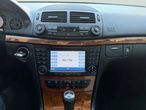 Used 2008 Mercedes-Benz E 350 4MATIC Sedan image 26