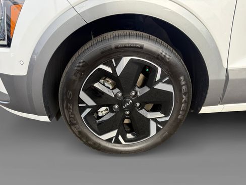 Used 2023 Kia Niro Wave image 9
