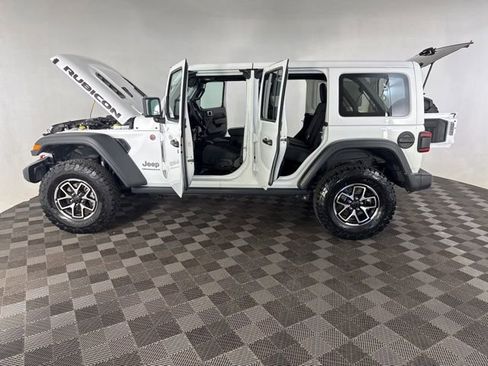 Used 2025 Jeep Wrangler Unlimited Rubicon AWD/4WD image 11