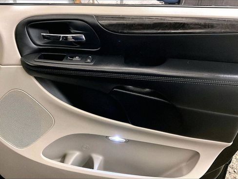 Used 2013 Dodge Grand Caravan American Value Package image 24