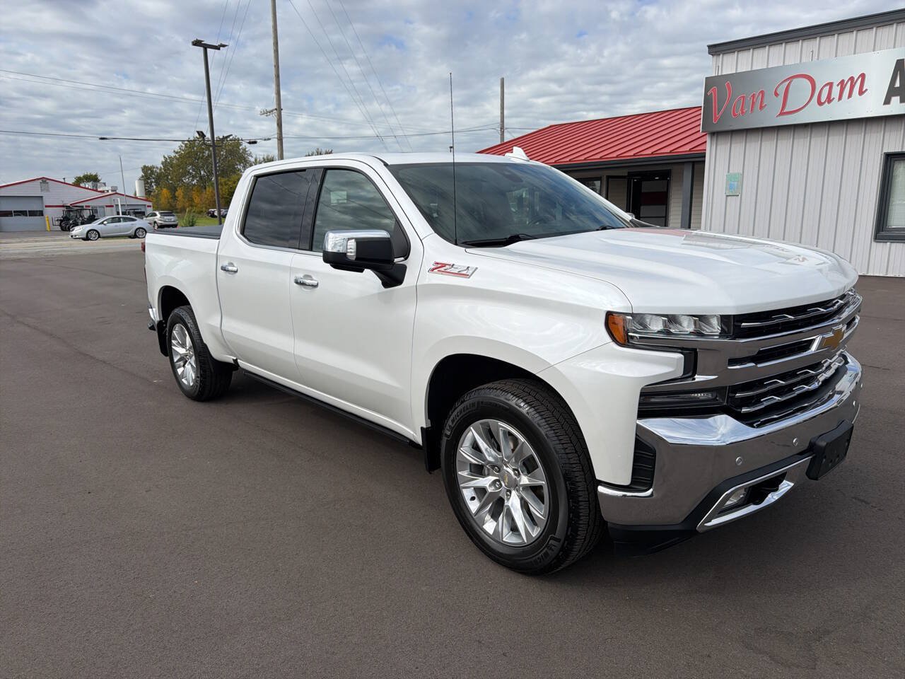 Used 2019 Chevrolet Silverado 1500 LTZ AWD/4WD image 2