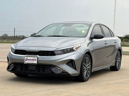 Used 2024 Kia Forte GT-Line w/ GT-Line Premium Package FWD image 3