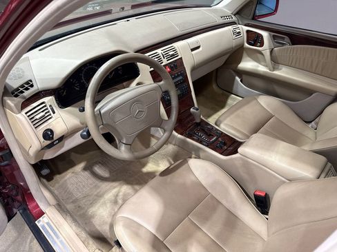 Used 1999 Mercedes-Benz E 320 Sedan image 91