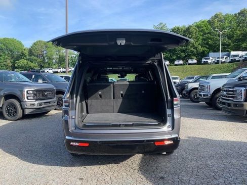 Used 2025 Jeep Grand Wagoneer Series III AWD/4WD image 8