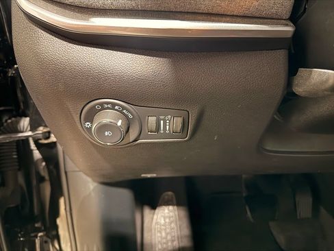 Used 2025 Jeep Compass Latitude AWD/4WD image 15