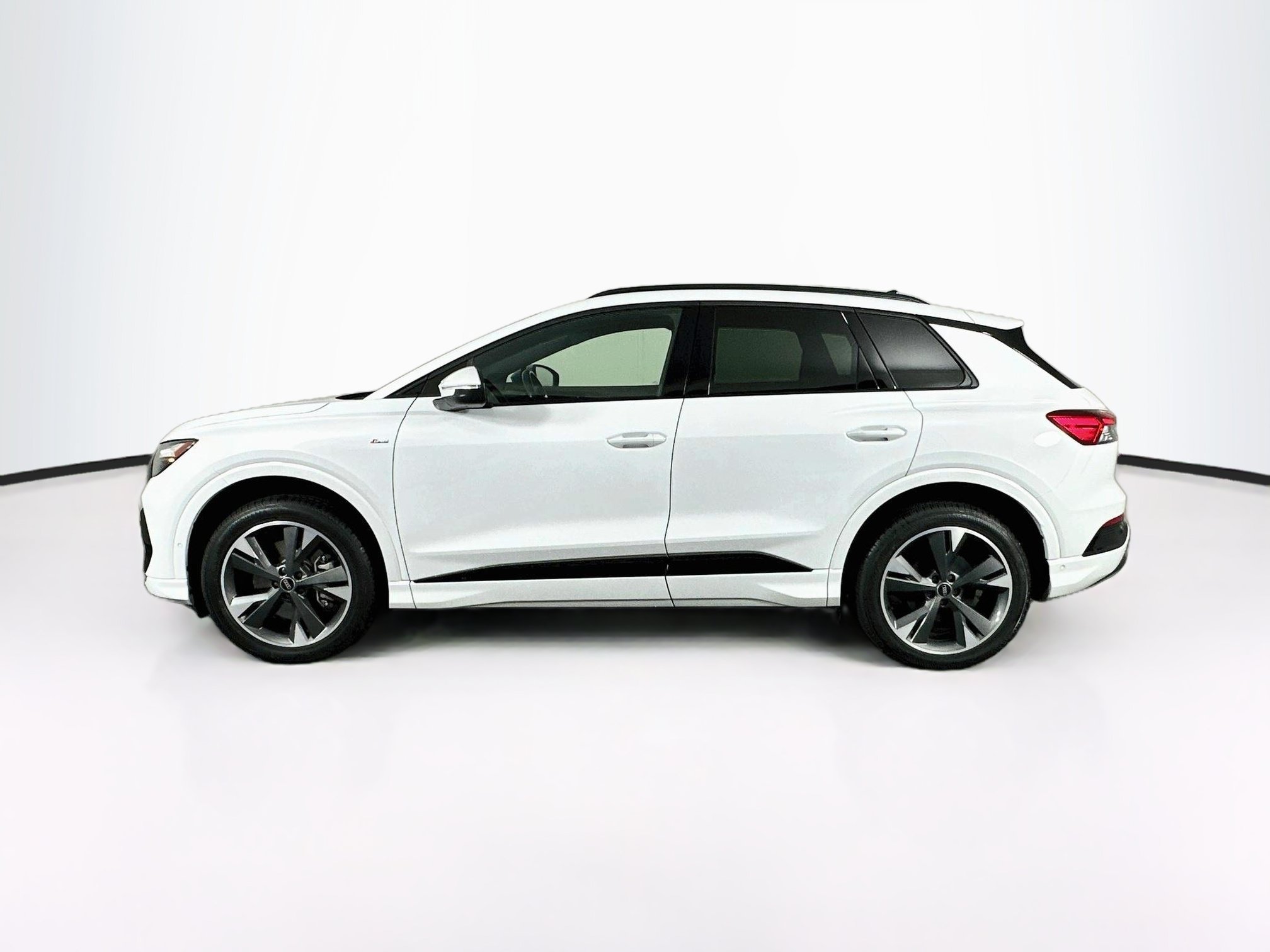 Used 2024 Audi Q4 e-tron Premium Plus AWD/4WD image 4