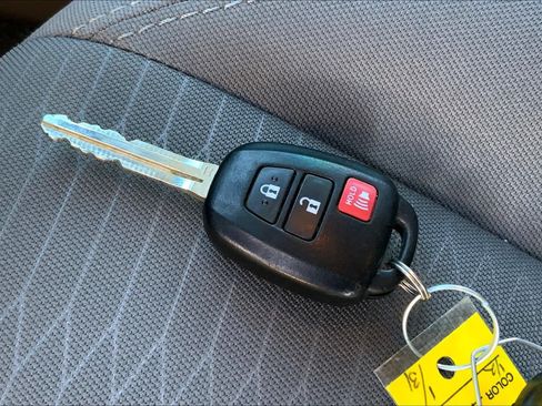 Used 2018 Toyota Tacoma SR w/ SR Convenience Package AWD/4WD image 15