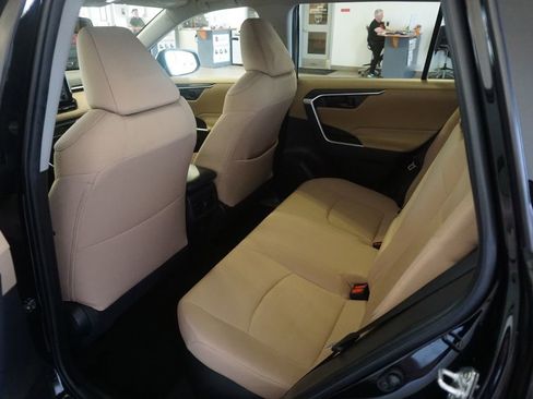 Used 2022 Toyota RAV4 LE AWD/4WD image 19