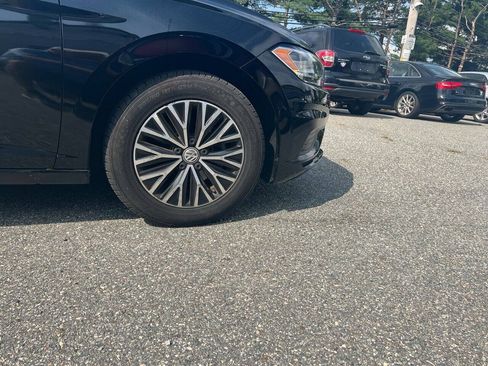 Used 2019 Volkswagen Jetta SE w/ Cold Weather Package FWD image 39