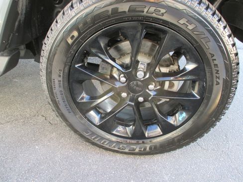 Used 2022 Jeep Wrangler Unlimited Sahara w/ Cold Weather Group image 8