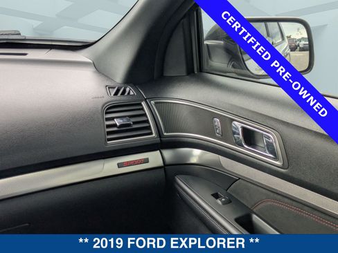 Used 2019 Ford Explorer XLT w/ Equipment Group 202A FWD image 21