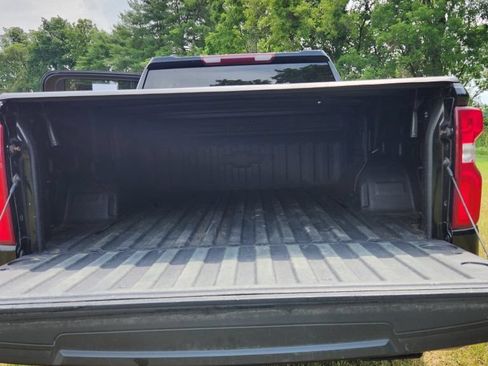 Used 2022 Chevrolet Silverado 1500 RST w/ Redline Edition AWD/4WD image 9