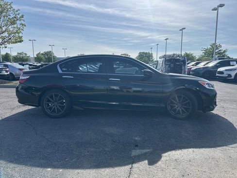 Used 2017 Honda Accord Sport image 10