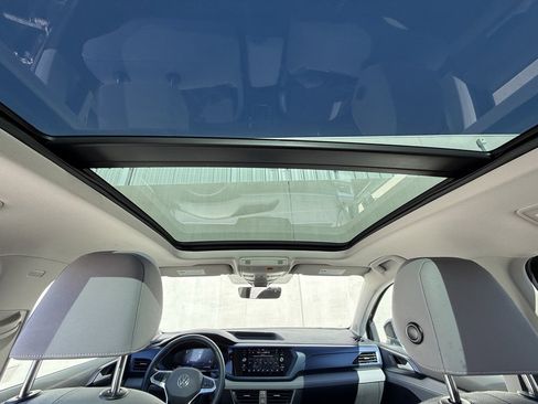 Certified 2024 Volkswagen Taos SE image 8