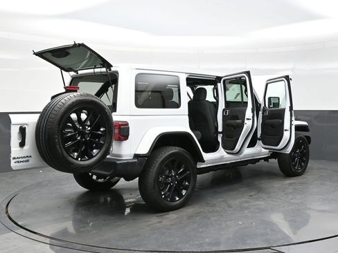 Used 2025 Jeep Wrangler Unlimited Sahara w/ Safety Group AWD/4WD image 44