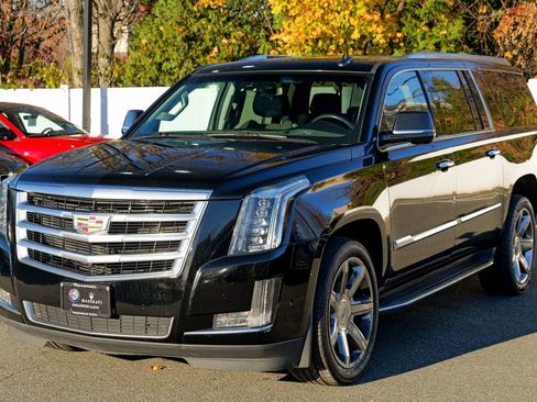 Used 2020 Cadillac Escalade ESV Luxury image 3