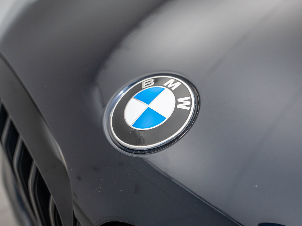 Used 2022 BMW X5 xDrive40i w/ M Sport Package AWD/4WD image 3