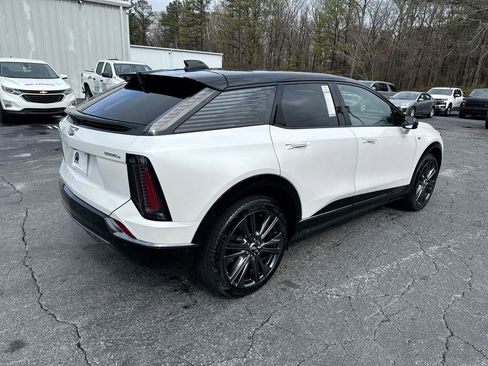 Used 2025 Cadillac Optiq Sport 2 AWD/4WD image 32