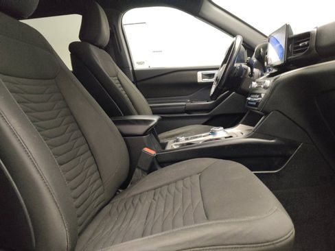 Used 2020 Ford Explorer XLT image 21