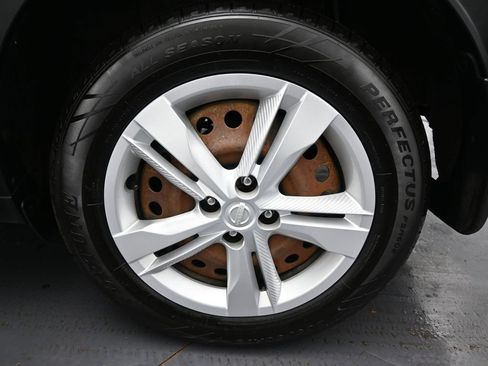 Used 2020 Nissan Kicks S image 37