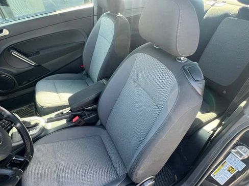 Used 2018 Volkswagen Beetle 2.0T S FWD image 10