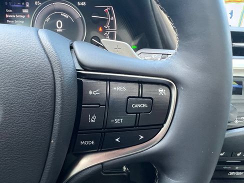 Used 2019 Lexus ES 300h Ultra Luxury w/ Accessory Package 2 FWD image 39