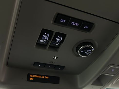 Used 2019 Chevrolet Suburban Premier AWD/4WD image 28