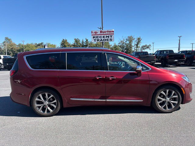 Used 2018 Chrysler Pacifica Limited w/ Tire & Wheel Group FWD image 11