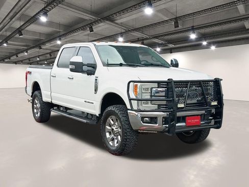 Used 2018 Ford F250 Lariat w/ Lariat Ultimate Package AWD/4WD image 2