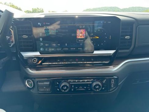 Used 2023 Chevrolet Silverado 1500 LT AWD/4WD image 25