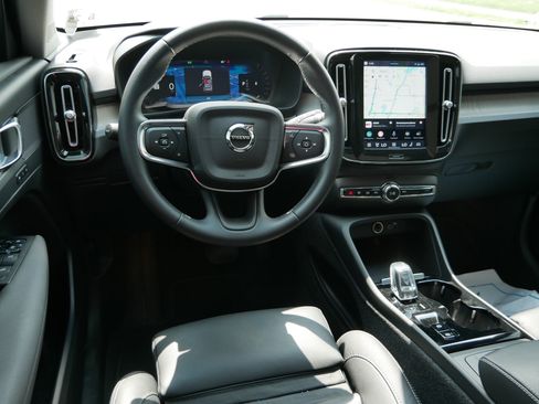 Used 2023 Volvo XC40 B5 Plus w/ Climate Package AWD/4WD image 19