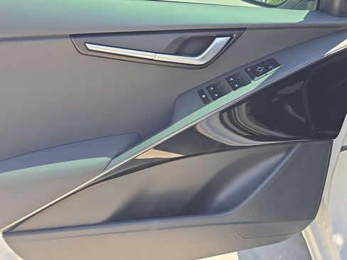 New 2026 Kia Niro EX FWD image 17
