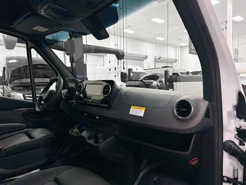 New 2025 Mercedes-Benz Sprinter 2500 image 26