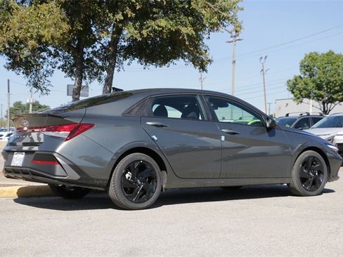 Used 2026 Hyundai Elantra Sport image 5