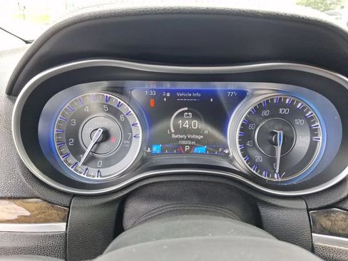 Used 2015 Chrysler 300 C RWD image 17