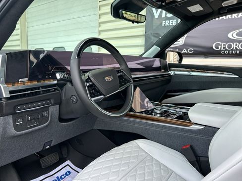 Certified 2026 Cadillac Escalade ESV Platinum Sport w/ LPO, Floor Liner Package AWD/4WD image 7