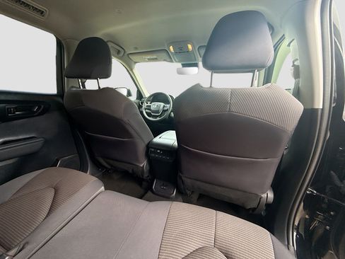 Used 2023 Toyota Highlander L image 28