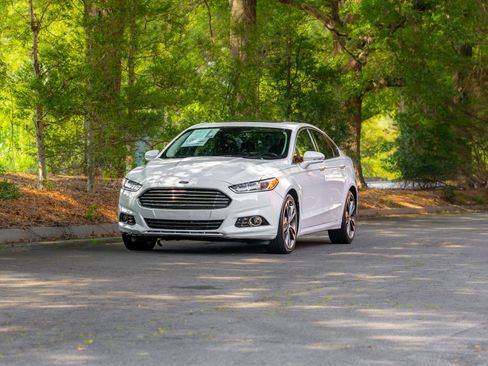 Used 2020 Ford Fusion Titanium FWD image 41