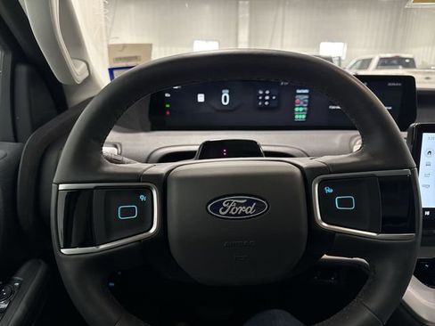 Used 2025 Ford Expedition Active image 14