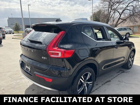 Certified 2025 Volvo XC40 B5 Core image 5