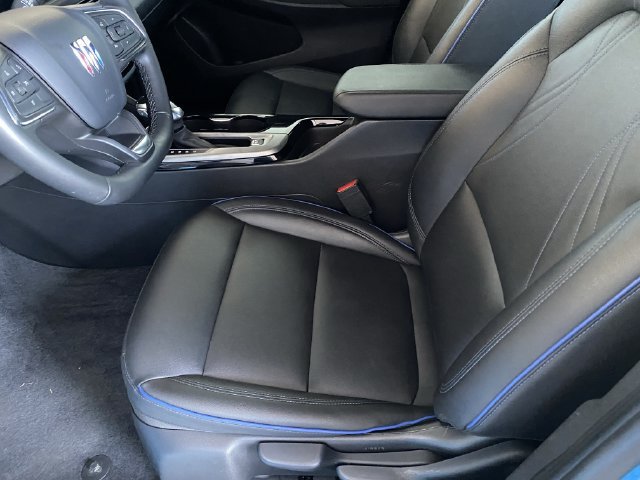 Used 2025 Buick Envista Sport Touring w/ Convenience II Package FWD image 18