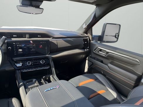 Used 2024 GMC Sierra 2500 AT4 w/ AT4 Premium Plus Package image 24