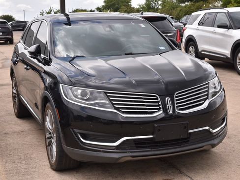 Used 2017 Lincoln MKX Reserve w/ Driver Assistance Package FWD image 4