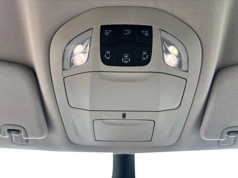 Used 2023 Chrysler Pacifica Touring-L FWD image 18