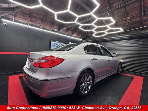 Used 2012 Hyundai Genesis 3.8 w/ Premium Pkg RWD image 3