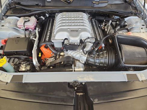 Used 2021 Dodge Challenger SRT Hellcat w/ Plus Package RWD image 15