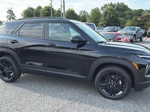 New 2026 Chevrolet TrailBlazer LT w/ Midnight Edition FWD image 6