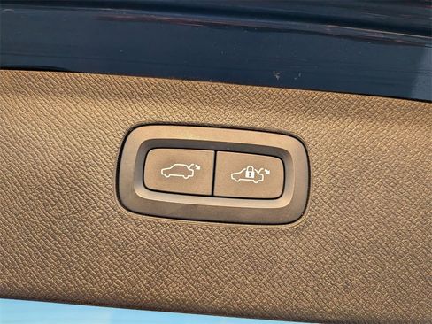 Used 2022 Volvo XC90 T6 Momentum w/ Advanced Package image 28