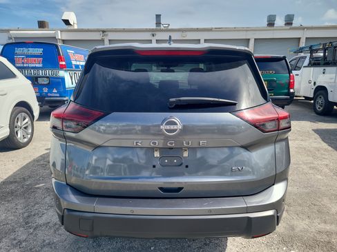 Used 2024 Nissan Rogue SV FWD image 13
