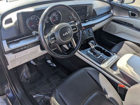 Used 2024 Kia Carnival LX image 14